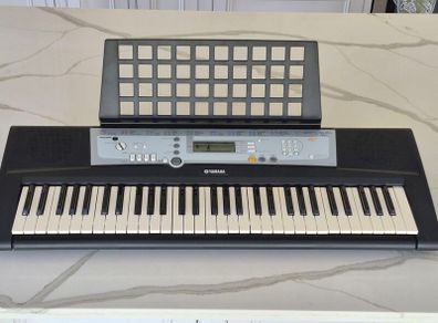 Yamaha Keyboard YPT 200