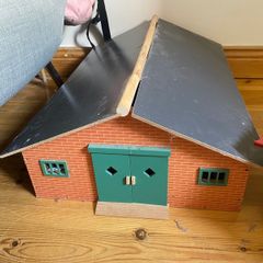 Toy horse barn