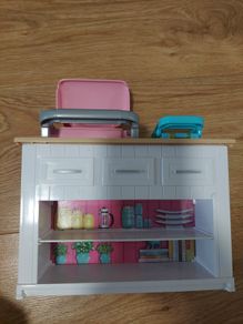 Barbie toys / accessories