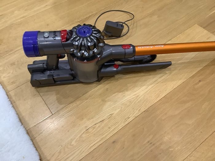 Dyson v8 absolute