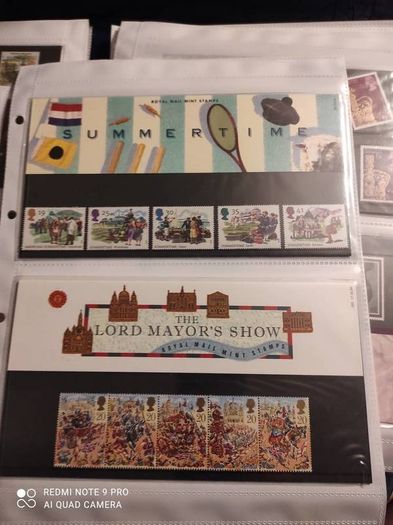 Stamp album UK's Presentation packs x 100