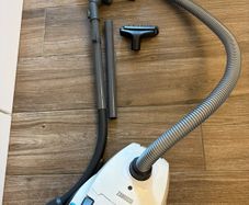 Zanussi CompactGo (Model: ZANCG20IW) Bagged Cylinder Vacuum Cleaner