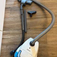 Zanussi CompactGo (Model: ZANCG20IW) Bagged Cylinder Vacuum Cleaner