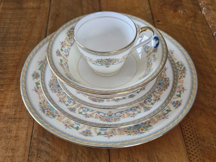 Aynsley Henley dinner service
