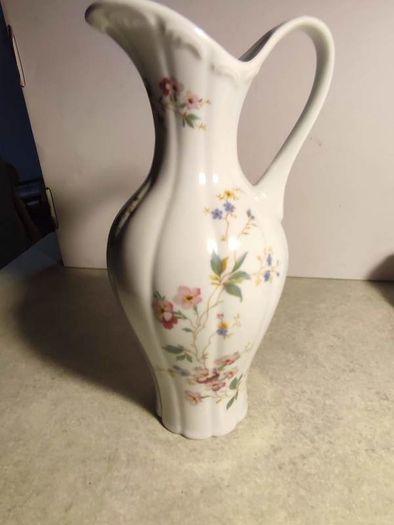 Lovely Vase Royal Porzellan Bavaria K P M Germany Handarbeit.