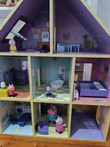 Peppa Pig House plus extra toys