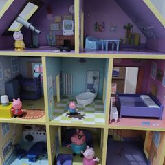 Peppa Pig House plus extra toys