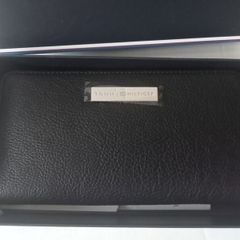 New Tommy Hilfiger Wallet