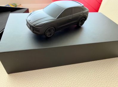 Porsche Cayenne model miniature