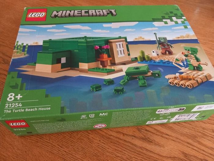 Brand New Lego Minecraft The Turtle Beach House Set