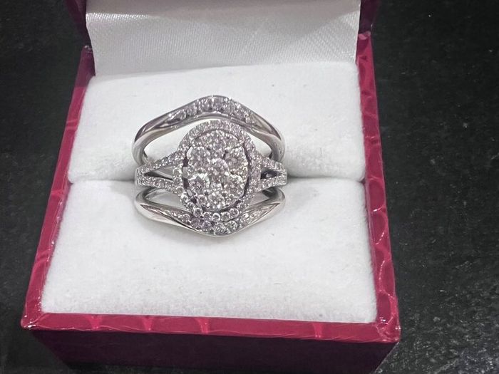 Wedding and engagement ring set valued at 4800