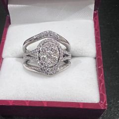Wedding and engagement ring set valued at 4800