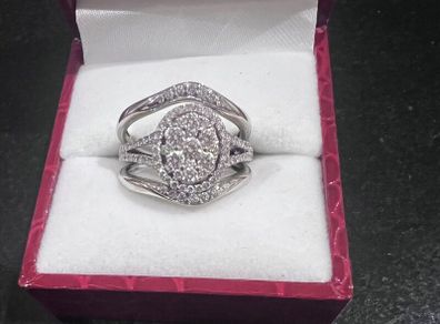 Wedding and engagement ring set valued at 4800