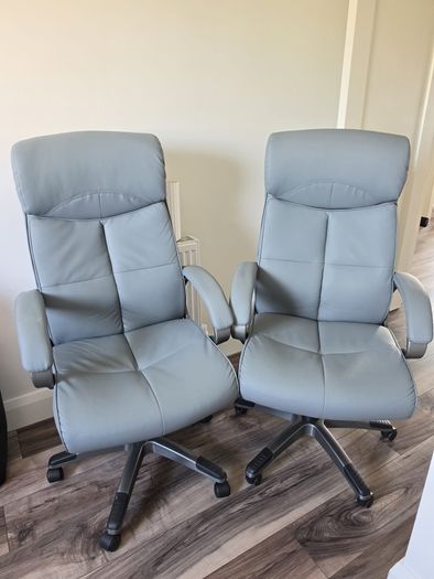 Office chairs - like new
