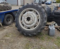 13.6r32 rims and tyres