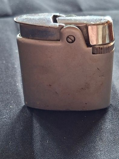 Lot of Old Lighters 5 Ronson, 1 Colibri in original box and 1 Ambassador all sold as parts or repair as I've no way of checking them, Postage Available or Collection