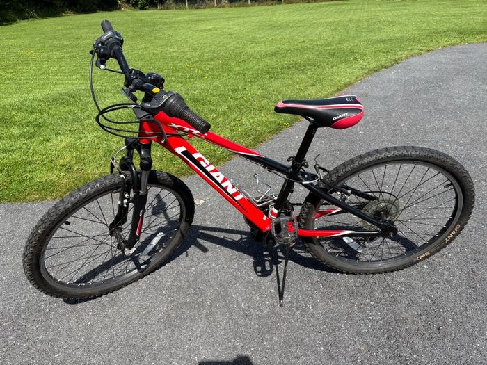 Giant XTC 24 Mountain Bike in Great Condition