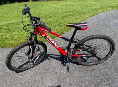Giant XTC 24 Mountain Bike in Great Condition