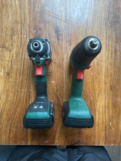 Bosch cordless drill and Impactdriver set comes with charger,box and RECEIPT