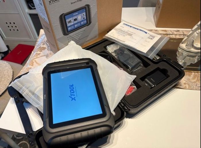 XTOOL D8W D8S Bluetooth Car Diagnostics , mileage correction Tool Automotive Scanner  ECU Coding Bi-directional 42+ Resets CANFD DOIP FCA Topology