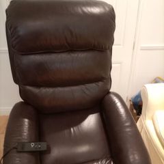 Lazyboy Electric chair with lift assist