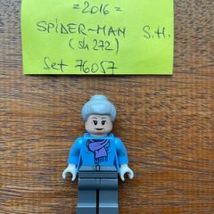 Lego minifigure Aunt May - 2016