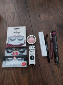 Makeup bundle