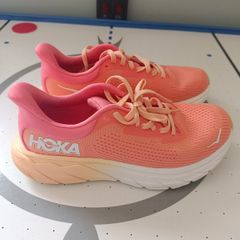 Hoka Arahi 7 Coral