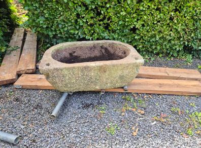 Trough, bathtub shaped.