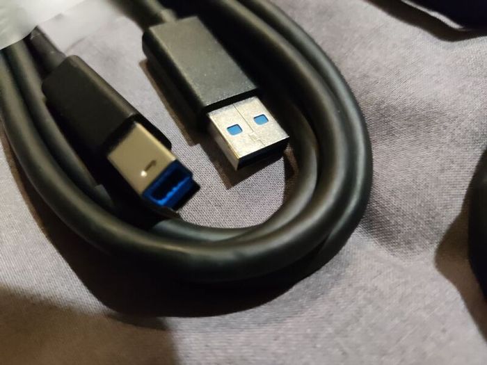 12 Cables: 10 VGA Cables + 2 USB A to USB B Cables