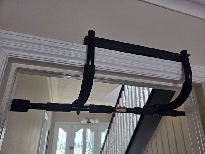 over door pull up bar