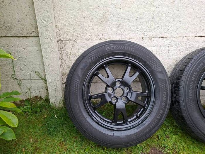 195/65/15 Kumho tyres & alloys