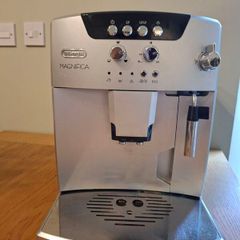 Delonghi ESAM04.110.S Magnifica 15 Bar Bean to Cup Espresso/ Cappuccino Machine
