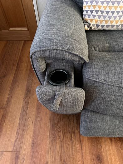 3 seater electric recliner sofa with usb socket and drinks holders in VG condition.  One recliner not working as a cable must have come loose.