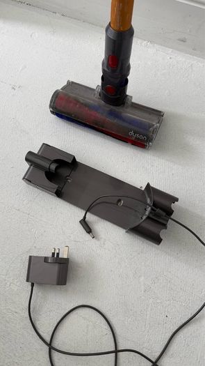 dyson v8