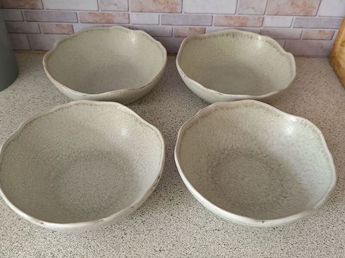 4 Heritage Moon Stoneware Bowls  Scalloped Edge
