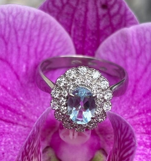 Vintage Aquamarine and Diamond 18ct Gold Cluster Ring