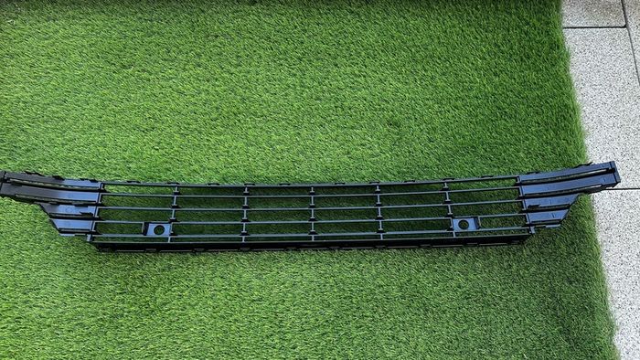 VW Passat CC front lower bumper grille