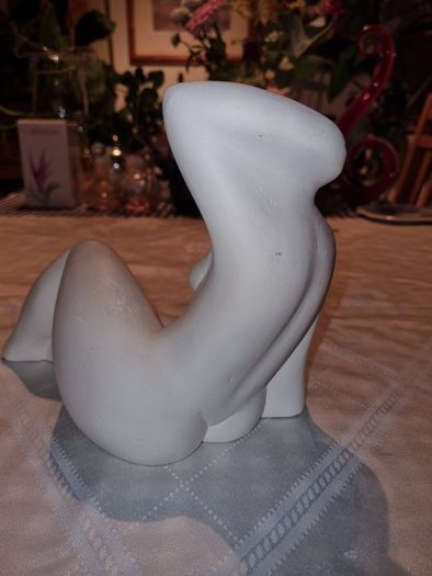 Female figurine made of white stone - Artistorika Made in Malta
