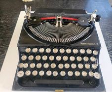 Vintage Typewriter Remington 2