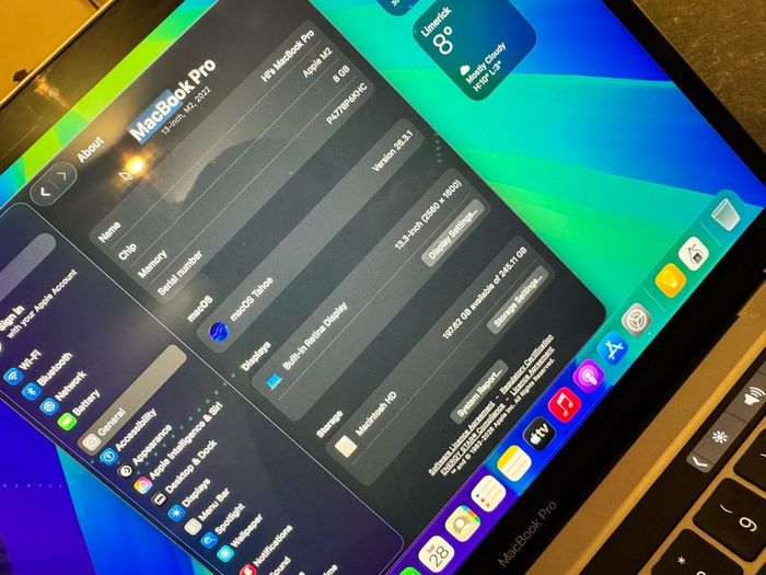 2022 M2 Chip MacBook PRO Retina display Mint condition