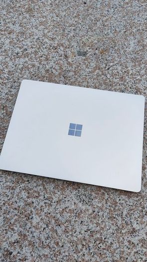 Microsoft Surface Laptop