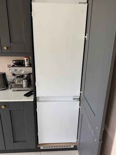 Whirlpool integrated fridge/ freezer