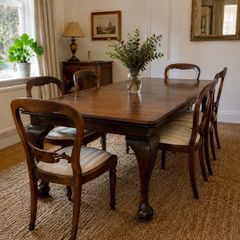 Antique Mahogany Extending Dining Table.