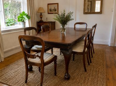 Antique Mahogany Extending Dining Table.