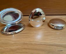 'Newbridge Silverware' cosmetic set.