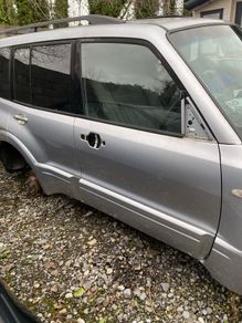 Mitsubishi Pajero 2006 front drivers side door with glass