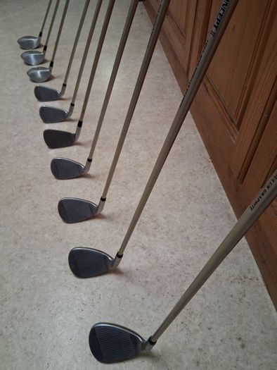 Ladies Golf Clubs. Set Of Right Handed Ladies Flex Graphite Golf Clubs In Excellent Condition. Collect In Dublin Or Receive Via Post.