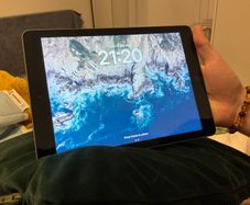 Apple iPad 6th Gen 128GB - Space Grey - Wi-Fi (Great Condition)