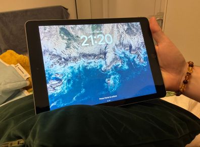 Apple iPad 6th Gen 128GB - Space Grey - Wi-Fi (Great Condition)